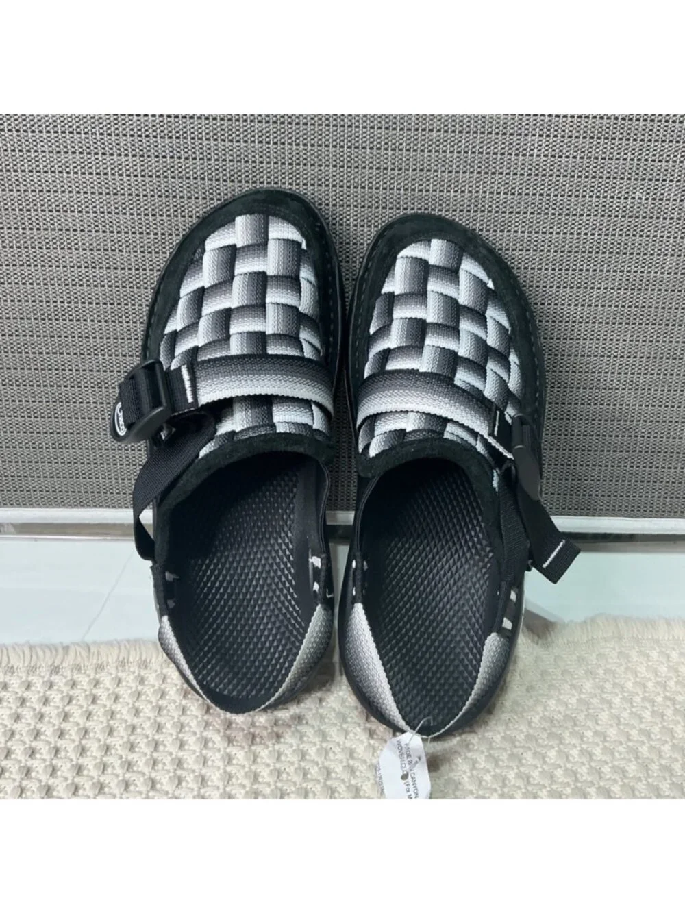 Chaco Canyon Woven Clog - Fade Black/White Men's Size 10 Adjustable Sandals